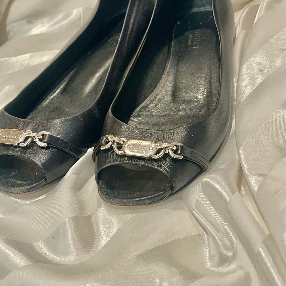FINAL PRICE! Beautiful Gucci open-toe flats size 7